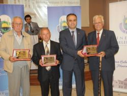 İnegöl’e Hizmet Edenlere Vefa Ve Şükran Ödülü Verildi