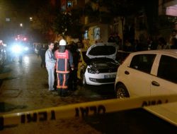 Park Halindeki Araçları Benzin Dökerek Yakmaya Çalıştılar