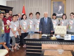 Gapgenç Festivali'ne İçin Gelen Gençler Vali Çolak'ı Ziyaret Etti
