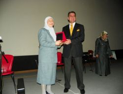 Kırıkkale Valisi'nin Annesi Yılın Annesi Seçildi