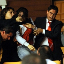 Baykal Konuşurken Protesto