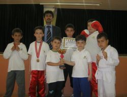 Sema Koleji Kick Boks Şampiyonası'nda 3 Madalya Kazandı