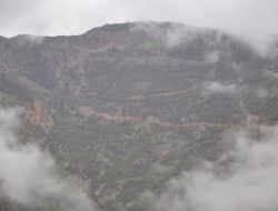 Şemdinli'de karakola havan topu atıldı