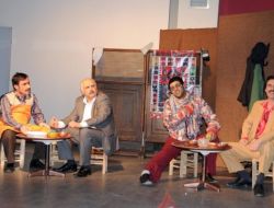 ‘bir Yiğit Vardı’ İsimli Tiyatro Oyunu Manisa’da Sahnelendi