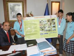 Nevzat Palta Dünya İkincisi Olan Öğrencileri Kutladı