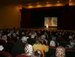 Kutlu Doğum Programı'na Katılanlar Salona Sığmadı