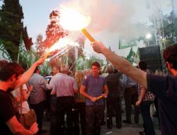 Pasok, Protestoların Merkez Üssü Sintagma'da Miting Yaptı