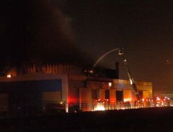 Kocaeli'de Galvaniz Fabrikasında  Yangın Çıktı!!