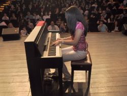 420 Küçük Piyanist Hünerlerini Sergiledi