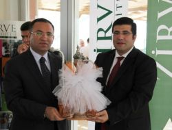 Bozdağ, Zirve Üniversitesi’ni Ziyaret Etti