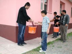 Gençlik Merkezi Üyesi Gençler, Köy Okulunda Tadilat Yaptı