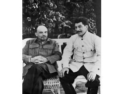 LENİN’İ, STALİN ZEHİRLEDİ İDDİASI