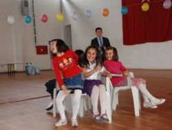 Minik Öğrenciler Yarışmalarda Doyasıya Eğlendi