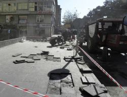 Tatvan Belediyesi Kaldırımları Onarıyor