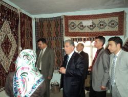 Yeşilli'de Yöresel Kilim Dokuma Kursu Sergisi Açıldı