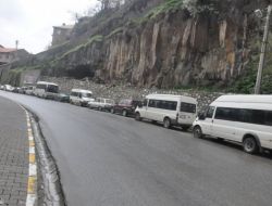 Yüksek Kesimlerden Kopan Kayalar, Vatandaşları Korkutuyor