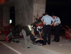 İzmir'de Trafik Kazaları: 5 Ölü,1 Yaralı