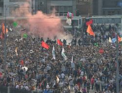 Putin Karşıtı Gösteride 250 Kişi Gözaltına Alındı