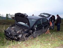 Sollamak İsterken Şarampole Uçtu, 5 Kişi Yaralandı