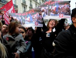 Fransa’da Sosyalist Hollande Seçimlerde Zaferini İlan Etti