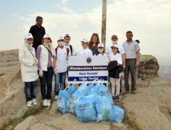 Çocuk Meclisi Üyeleri Afyon Kalesi Temizledi
