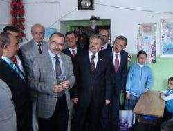 Bakan Dinçer, Karaman’da Mezun Olduğu Eski Okulunu Gezdi