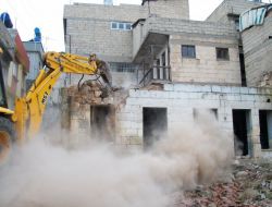 Şahinbey Belediyesi, Metruk Binayı Yıktı