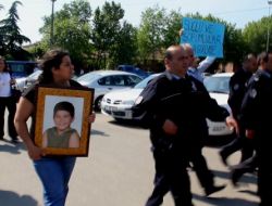 Oğlunun Fotoğrafı İle Okul Müdürünü Kovaladı