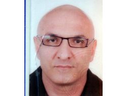 Kamyon Altında Can Veren Motosiklet Sürücüsünün Fotoğrafı