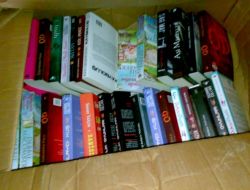 İzmir'de Korsan Cd ve Kitap Operasyonu