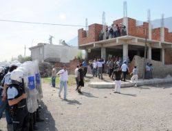 Manisa’da Kaçak Bina Yıkımı Sırasında Bir Polis Ve Bir Zabıta Yaralandı