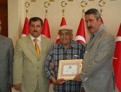 Gurbetçi Hayırsever Bütün Birikimini Okul İçin Bağışladı