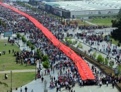 1919 Metre Uzunluğundaki Türk Bayrağı