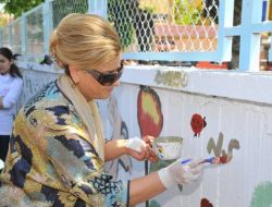 Öğrenciler Şenlikle Okul Duvarlarını Boyadı