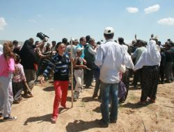 Çiftçiler Arazilerine Zarar Veren İl Özel İdaresini Protesto Etti