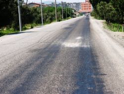 Sıcaklar Arttı, Burhaniye’de Asfalt Yollar Erimeye Başladı
