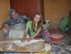 Romen Öğrenciler Türk Kültürünü Öğreniyor