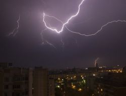 Moskova’da Üzerine Yıldırım Düşen Genç Kadın Yaşamını Yitirdi