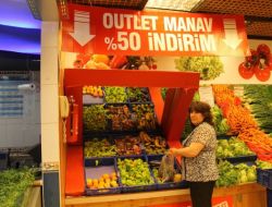 Outlet Manavda Sebzeler Yüzde 50 İndirimli