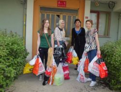 Öğrenciler Ders Kapsamında İhtiyaç Sahibi Aileye Yardım Etti