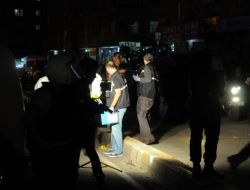 Diyarbakır’da Silahlı Kavgayı İzleyen Kadın Başından Yaralandı