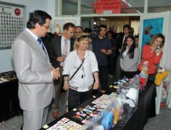 Başkan Ak'tan Lösemili Çocuklar Yararına Açılan Sergiye Destek