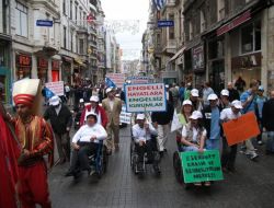 Engellilerden ‘Biz De Buradayız” Yürüyüşü