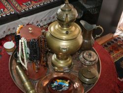 Eski Eşyaları Toplayarak Evini Müzeye Dönüştürdü