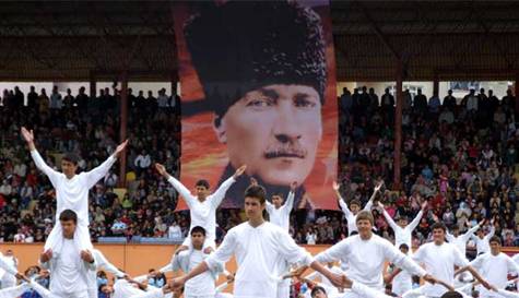 Atatürk için pasta kesilecek!