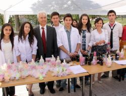 Öğrenciler Hem Öğreniyor, Hem Üretiyor