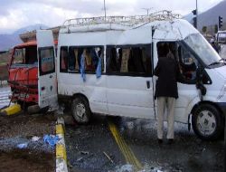 Tatvan'da Trafik Kazası: 4 Yaralı