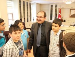 Minik Fotoğrafçılar Aiçü'yi Ziyaret Etti