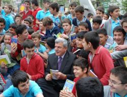 Çınar Ağaçları Kitap Açtı