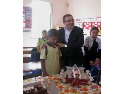 Sınıfta Sürpriz Doğum Günü Kutlaması